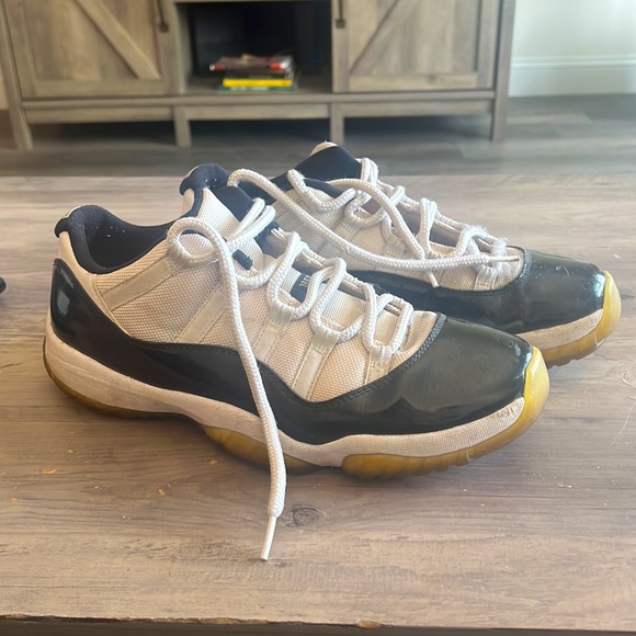 10.5 Air Jordan Retro Low Concord - Picture 3 of 5